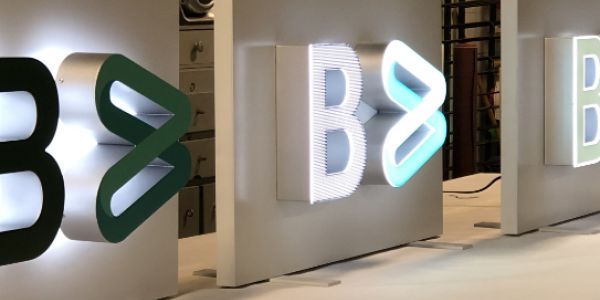 Each sign must maintain consistent quality, design, colour and construction